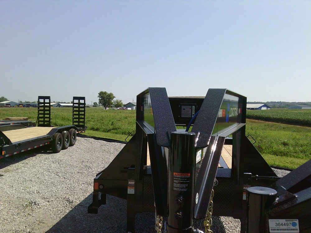 102' x 32' Tandem Low-Pro Gooseneck Trailer