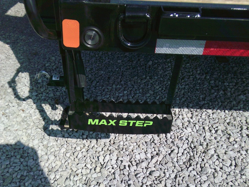 102' x 32' Tandem Low-Pro Gooseneck Trailer