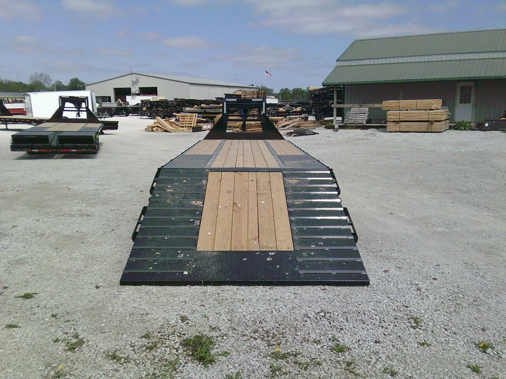 102" x 34' Tandem Low-Pro Gooseneck w/Hyd. Dove -25,900K