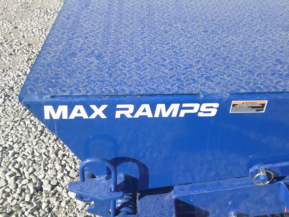 102" x 30' Single Wheel Low-Pro Gooseneck