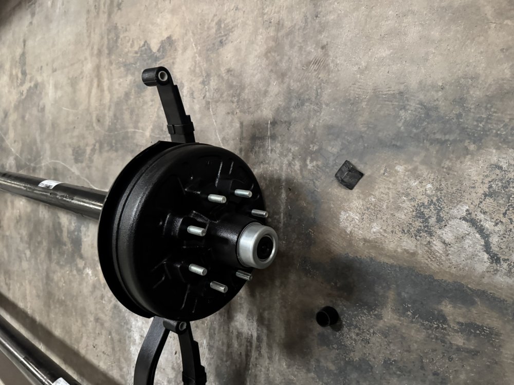 7000LB STRAIGHT AXLE 70/85 WITH BRAKES