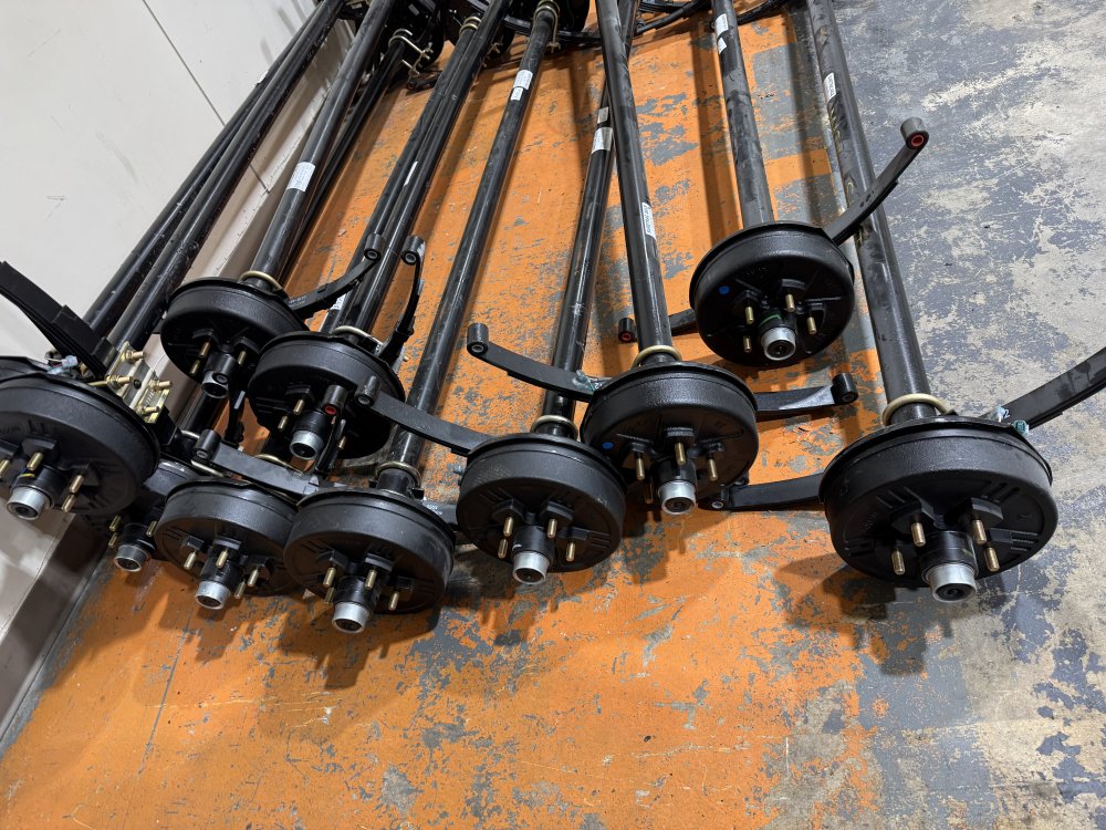 3500LB STRAIGHT 80/95 AXLE WITH BRAKES