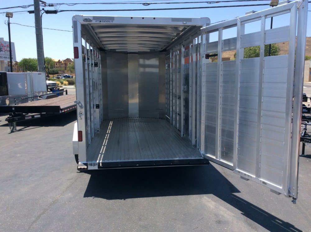 2025 Featherlite 6' 7" x 16' HORSE TRAILER Livestock trailer
