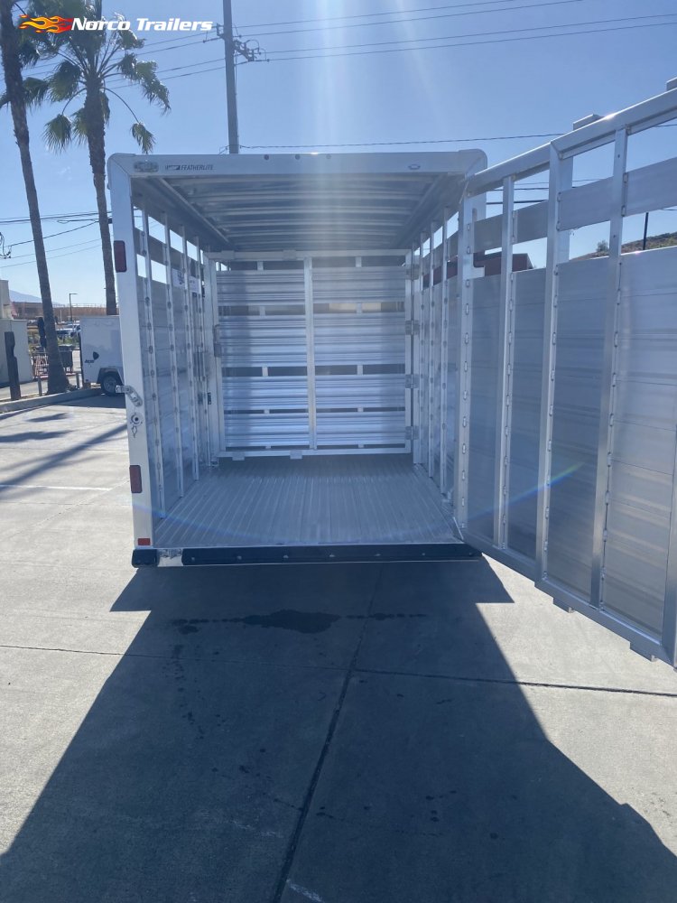 2025 Featherlite 6.7' x 16' 8107 LIVESTOCK Livestock trailer