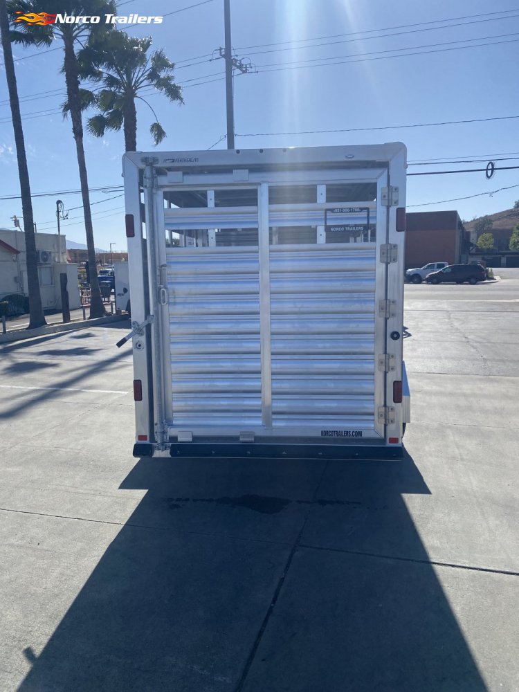 2025 Featherlite 6.7' x 16' 8107 LIVESTOCK Livestock trailer