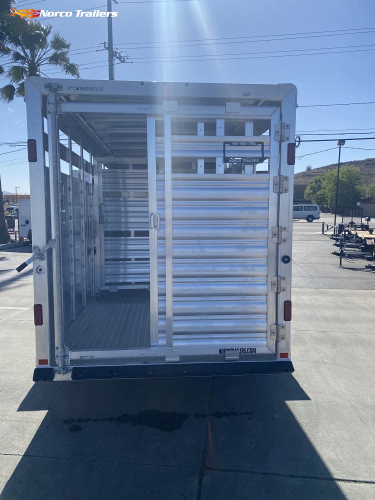 2025 Featherlite 6.7' x 16' 8107 LIVESTOCK Livestock trailer