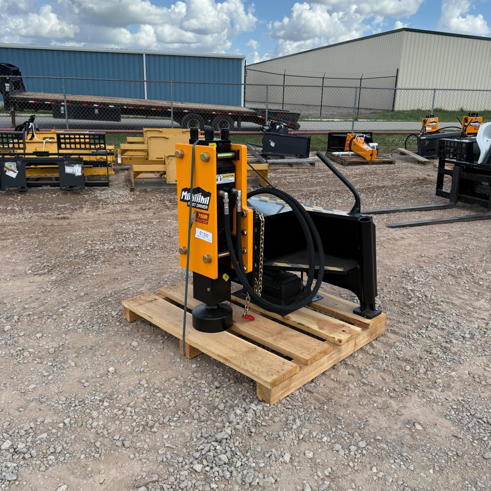 100000335 - x Montana Post Driver 750R Rancher Skid Steer Attachment
