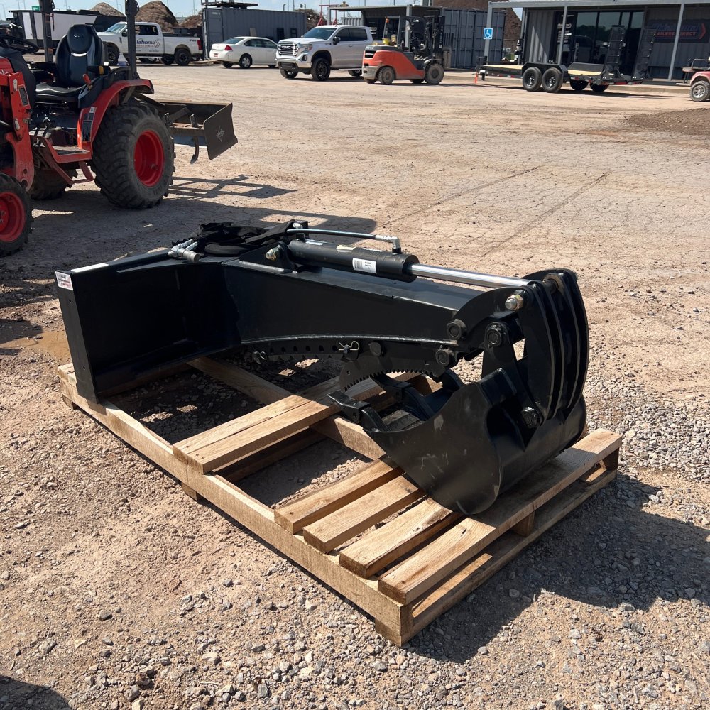100000369 - x Jenkins Iron & Steel 6.5' Backhoe with thumb & 18" bucket Skid Steer Attachment