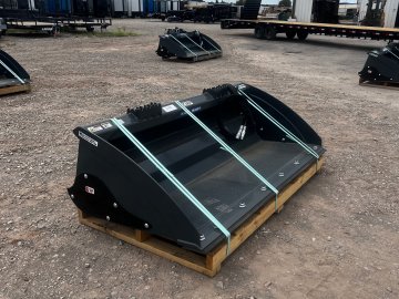 CMP 78" Hydrabucket, 24GPM max, 1.5"carbide mining teeth, Direct Drive, 2 AR cutting edges Skid Steer Attachment