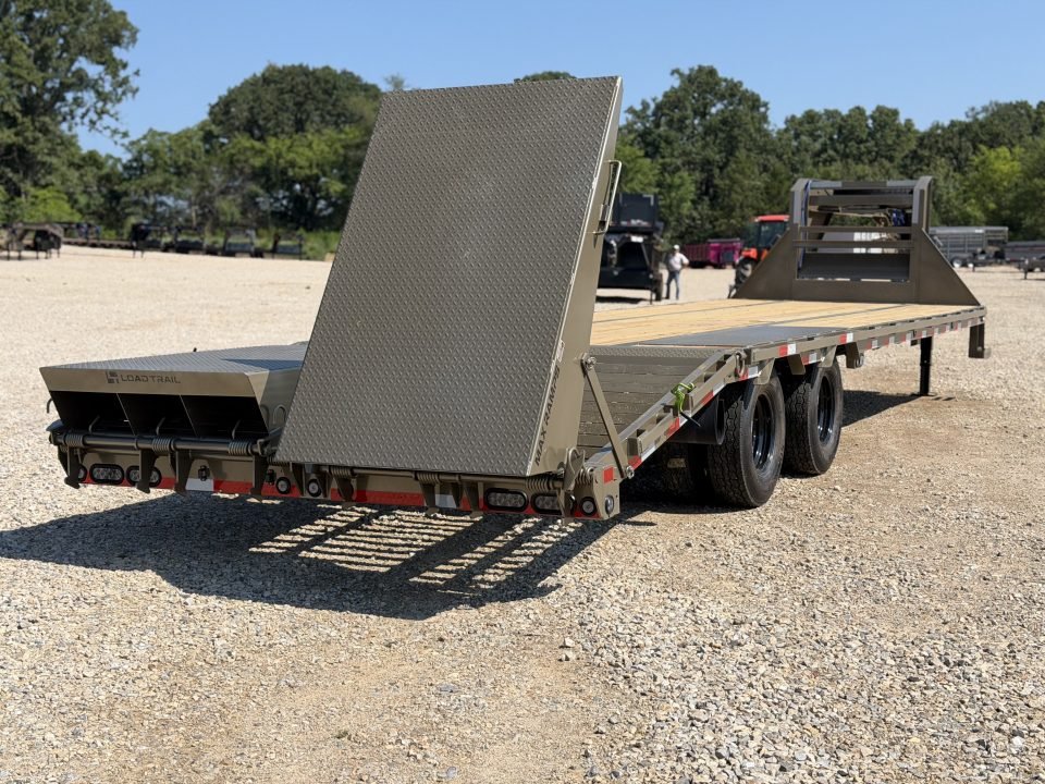 2027 Load Trail GP 102X30 / 14 PLY / MAX RAMPS / WINCH PLATE / 25.9K GVWR / Flatbed Trailer