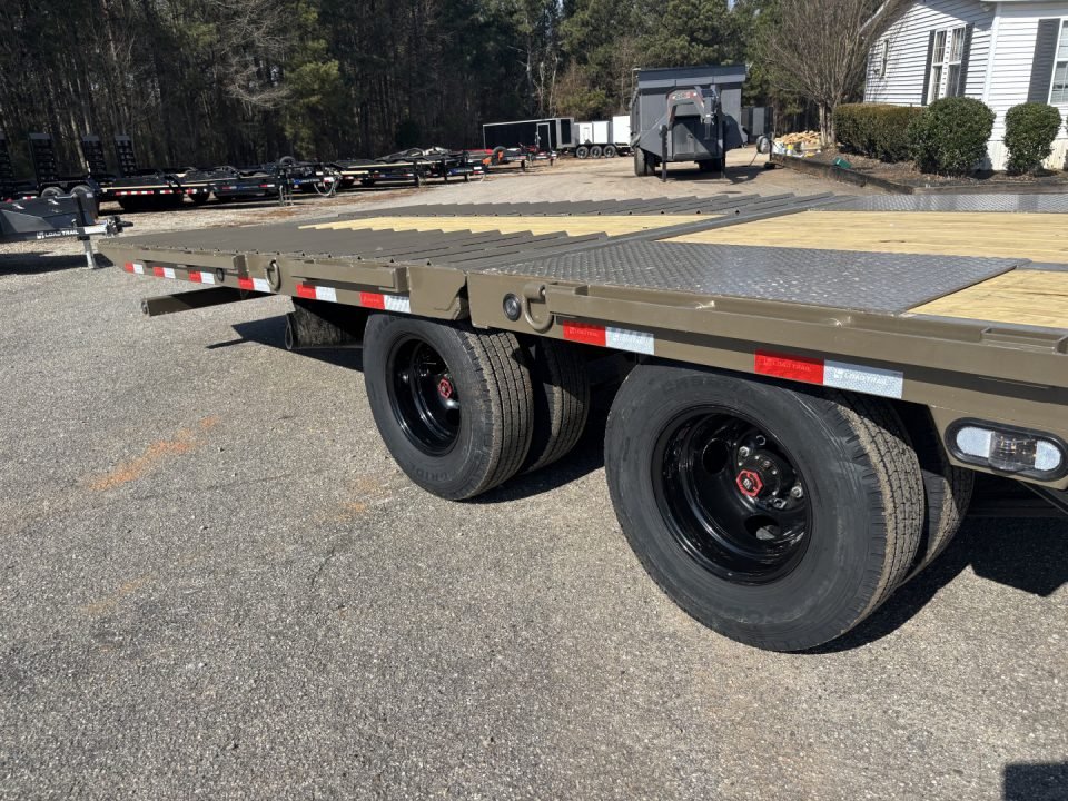 2026 Load Trail GL 102X32 25900 GVWR HYDRAULIC DOVE TAIL Deckover Trailer