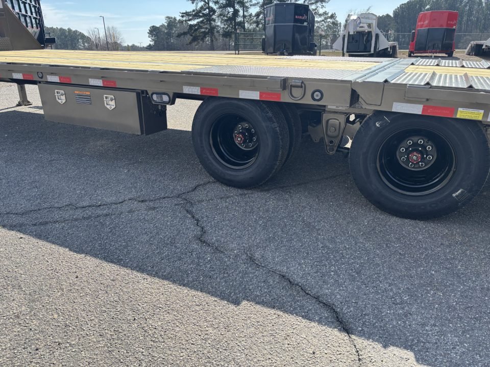 2026 Load Trail GL 102X32 25900 GVWR HYDRAULIC DOVE TAIL Deckover Trailer