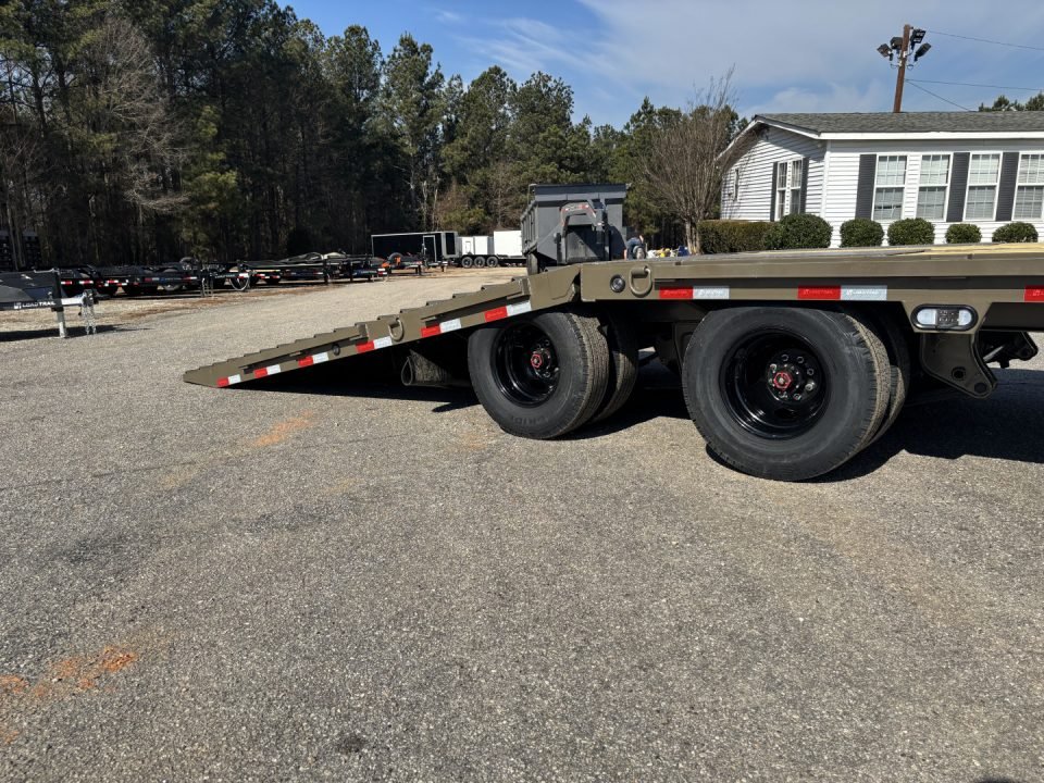 2026 Load Trail GL 102X32 25900 GVWR HYDRAULIC DOVE TAIL Deckover Trailer