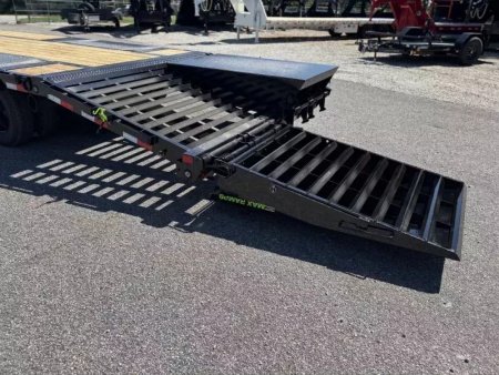 2027 Load Trail GP 102X32 GOOSENECK W/MAX RAMPS AND 14 PLYS 25.9K GVWR Flatbed Trailer