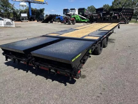 2027 Load Trail GP 102X32 GOOSENECK W/MAX RAMPS AND 14 PLYS 25.9K GVWR Flatbed Trailer