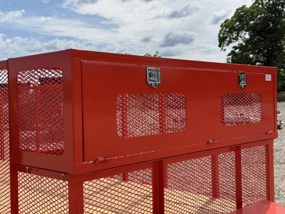 2026 Load Trail CS 83X18 / ALUM WHEELS / 4' GATE / WEEDEATER RACK / TOOL CAGE / 48" SIDES / 9.99K GV