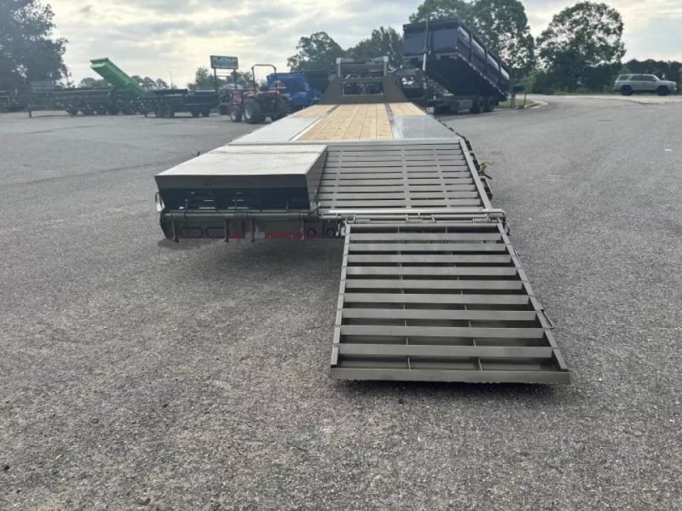 2027 Load Trail GP 102X32 GOOSENECK TRIPLE AXLE W/MAX RAMPS AND 14 PLY TIRES 30K GVWR Flatbed Traile