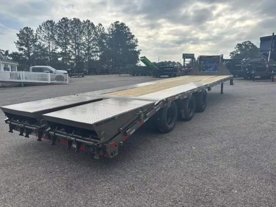 2027 Load Trail GP 102X32 GOOSENECK TRIPLE AXLE W/MAX RAMPS AND 14 PLY TIRES 30K GVWR Flatbed Traile
