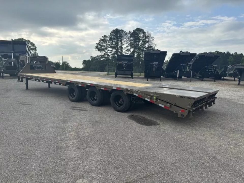 2027 Load Trail GP 102X32 GOOSENECK TRIPLE AXLE W/MAX RAMPS AND 14 PLY TIRES 30K GVWR Flatbed Traile