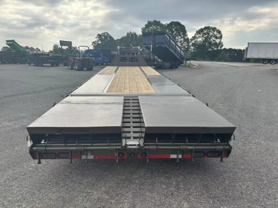 2027 Load Trail GP 102X32 GOOSENECK TRIPLE AXLE W/MAX RAMPS AND 14 PLY TIRES 30K GVWR Flatbed Traile