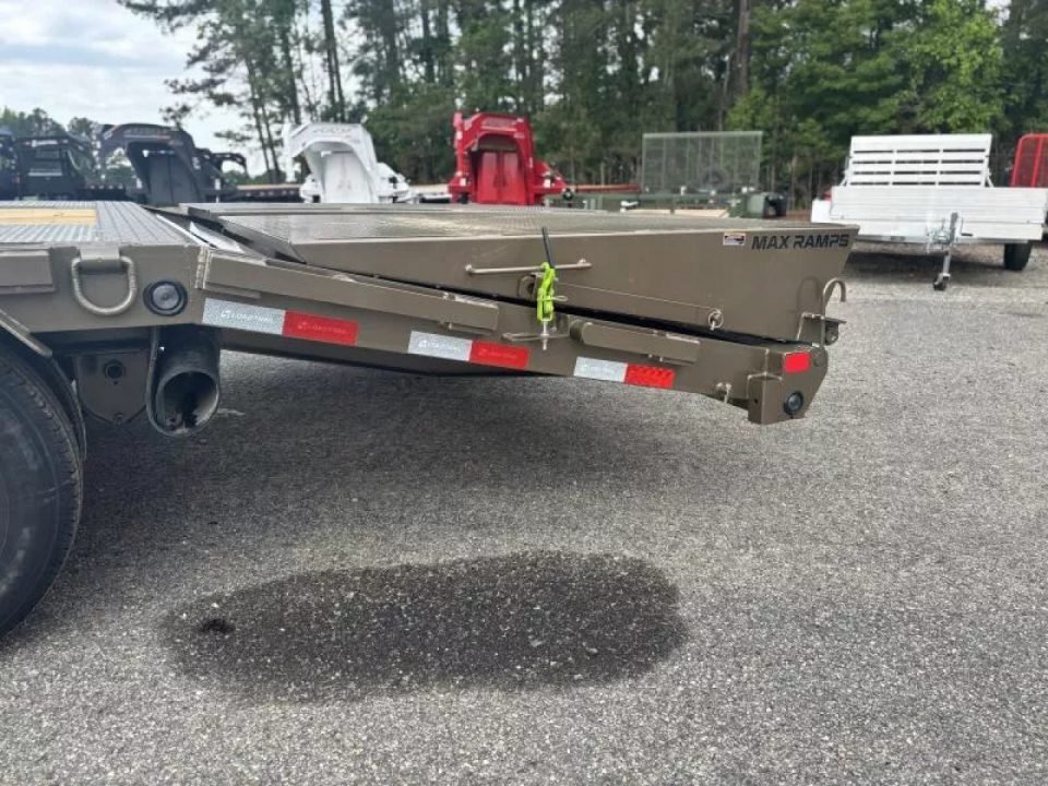 2027 Load Trail GP 102X32 GOOSENECK TRIPLE AXLE W/MAX RAMPS AND 14 PLY TIRES 30K GVWR Flatbed Traile