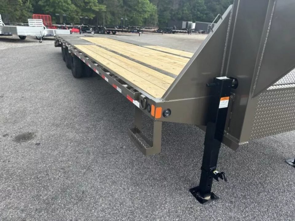 2027 Load Trail GP 102X32 GOOSENECK TRIPLE AXLE W/MAX RAMPS AND 14 PLY TIRES 30K GVWR Flatbed Traile