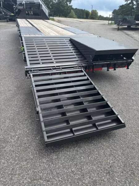 2027 LOAD TRAIL GP 102X30 GOOSENECK W/14 PLYS AND MAX RAMPS 25.9K GVWR FLATBED TRAILER