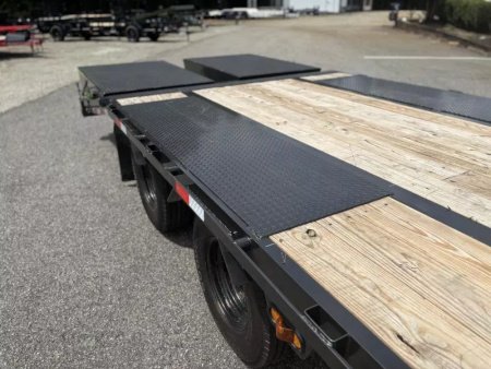 2027 LOAD TRAIL GP 102X30 GOOSENECK W/14 PLYS AND MAX RAMPS 25.9K GVWR FLATBED TRAILER