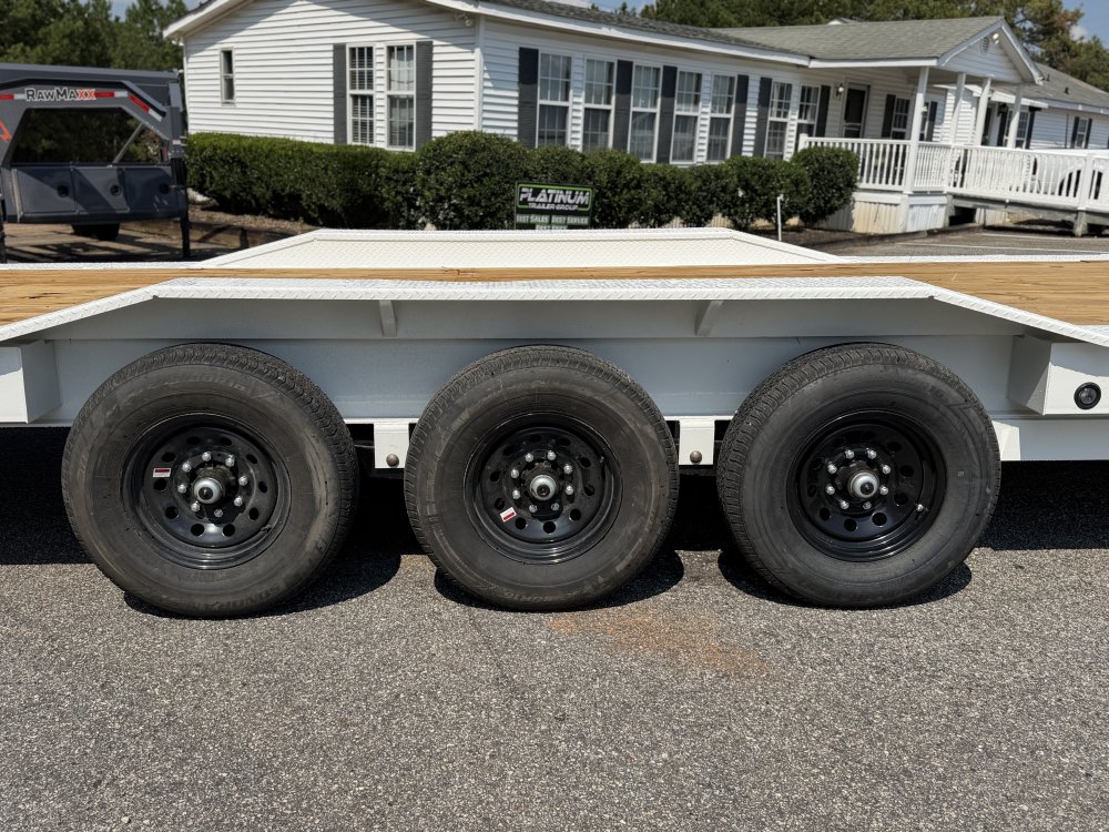 2027 Load Trail GC 102X44 LOWBOY W/DRIVE OVER FENDERS 21K GVWR GOOSENECK Car Hauler