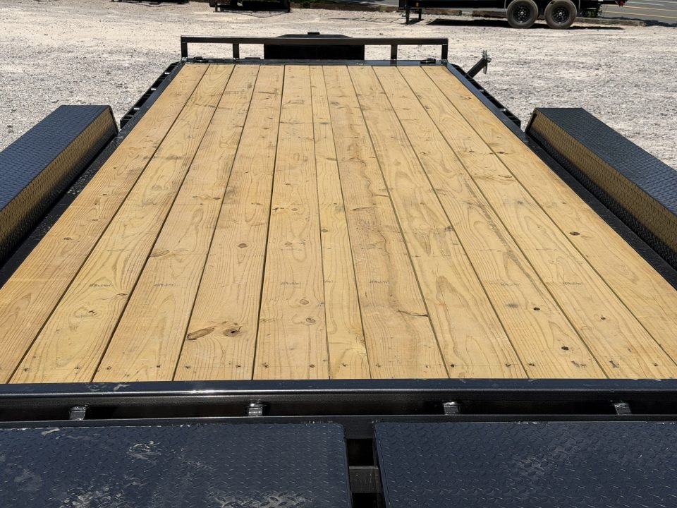 2026 Load Trail CH 83X22 21K GVWR MAX RAMPS 2" RUB RAIL Equipment Trailer