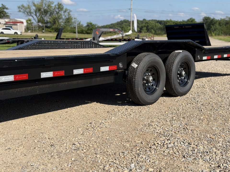 2026 Load Trail GC 102X40 / I-BEAM FRAME / MAX RAMPS / RUB RAIL / WINCH PLATE / 14K GVWR / Flatbed T