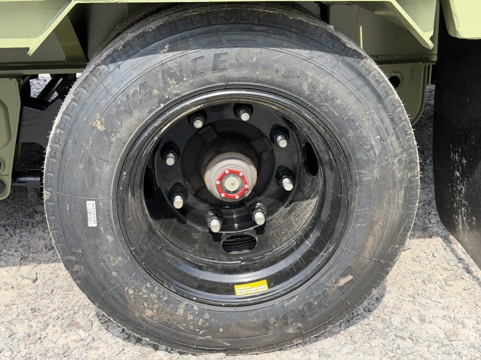 2026 RawMaxx HTX 102X32 40K GVWR 11' HYDRUALIC DOVETAIL 16K HYDRAULIC DISC BRAKES WIRELESS REMOTE Fl