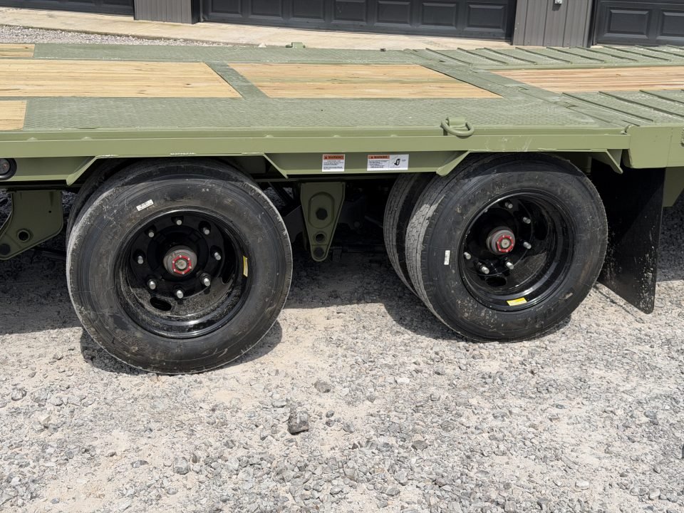2026 RawMaxx HTX 102X32 40K GVWR 11' HYDRUALIC DOVETAIL 16K HYDRAULIC DISC BRAKES WIRELESS REMOTE Fl