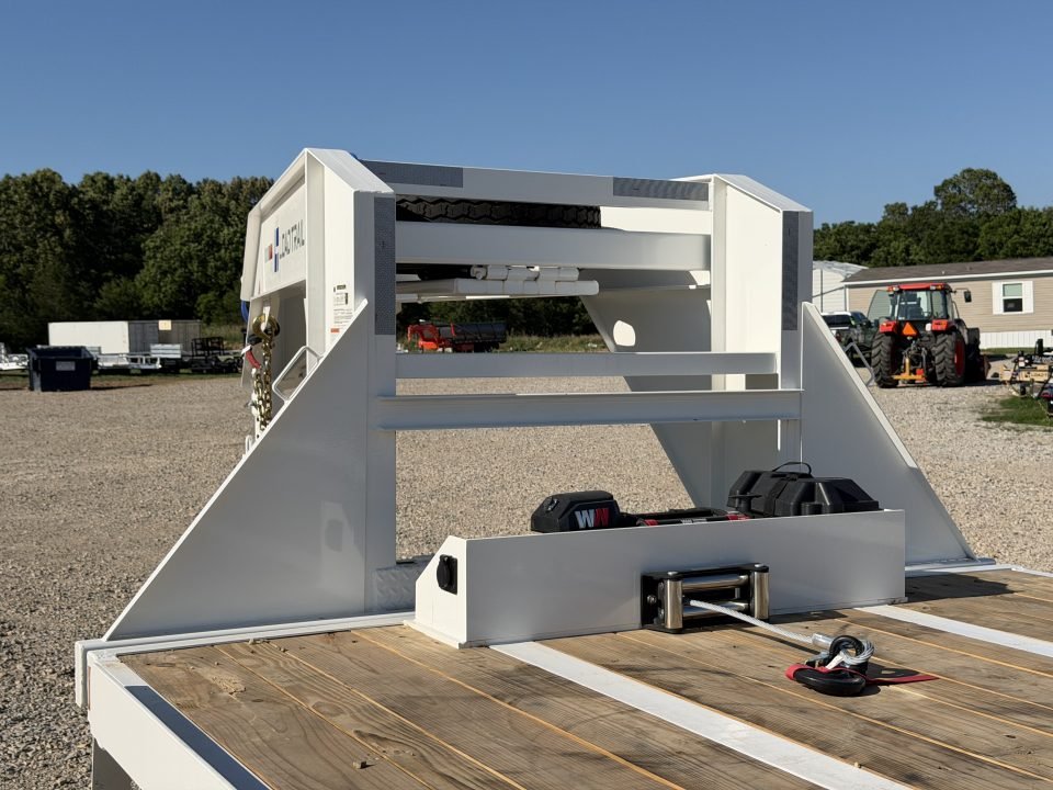 2026 Load Trail GT 102X40 / 14 PLY / WIRELESS REMOTE / 18K WINCH / FULL TILT / 25.9K GVWR / Flatbed