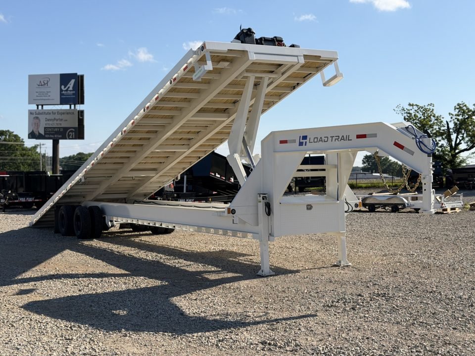 2026 Load Trail GT 102X40 / 14 PLY / WIRELESS REMOTE / 18K WINCH / FULL TILT / 25.9K GVWR / Flatbed