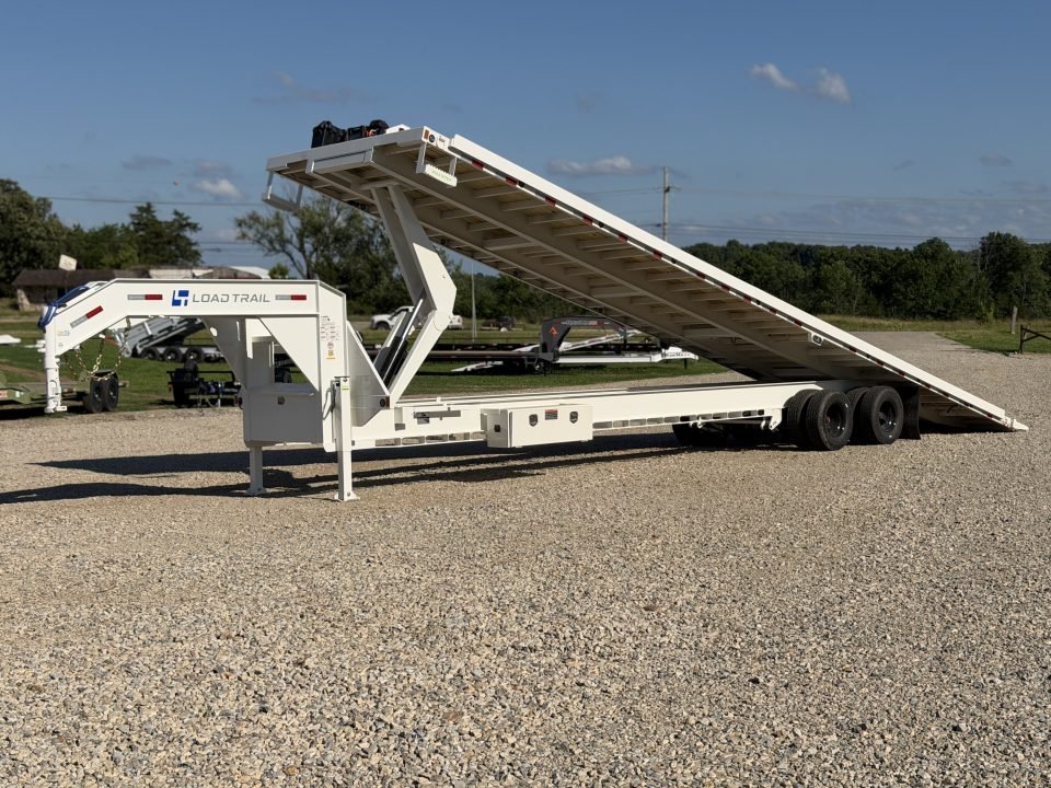 2026 Load Trail GT 102X40 / 14 PLY / WIRELESS REMOTE / 18K WINCH / FULL TILT / 25.9K GVWR / Flatbed