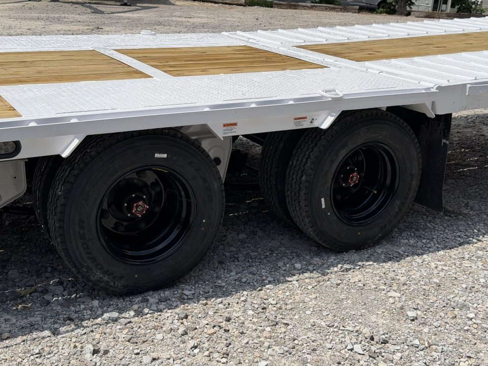 2026 RawMaxx HTX 102X32 40K GVWR 11' HYDRUALIC DOVETAIL 16K HYDRAULIC DISC BRAKES WIRELESS REMOTE Fl