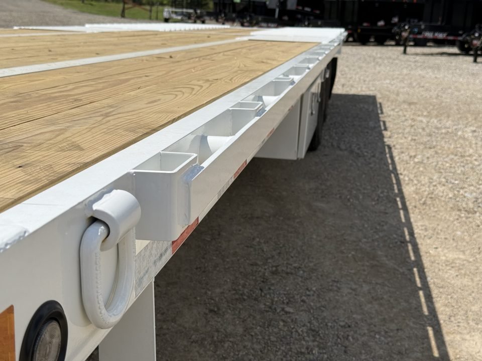 2027 Load Trail GL 102X32 / HYDRO DOVE & JACKS / 14PLY / WIRELESS REMOTE / WINCH PLATE / 25.9K GVWR 
