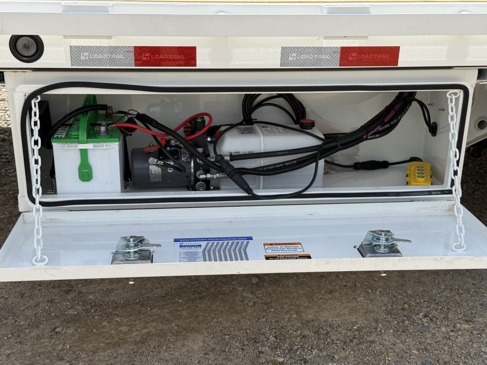 2027 Load Trail GL 102X32 / HYDRO DOVE & JACKS / 14PLY / WIRELESS REMOTE / WINCH PLATE / 25.9K GVWR 