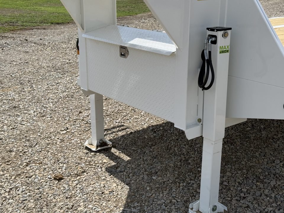2027 Load Trail GL 102X32 / HYDRO DOVE & JACKS / 14PLY / WIRELESS REMOTE / WINCH PLATE / 25.9K GVWR 