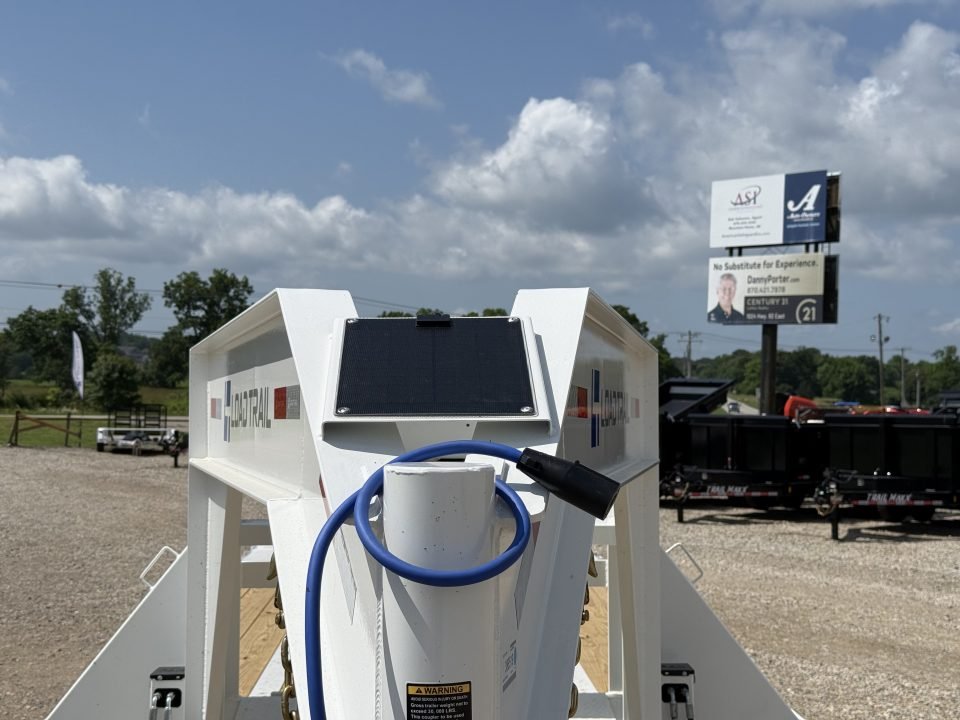 2027 Load Trail GL 102X32 / HYDRO DOVE & JACKS / 14PLY / WIRELESS REMOTE / WINCH PLATE / 25.9K GVWR 