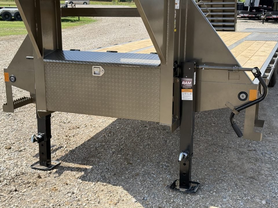 2026 Load Trail GP 102X28 / MAXX RAMPS / 14PLY / WINCH PLATE / 24K GVWR Flatbed Trailer