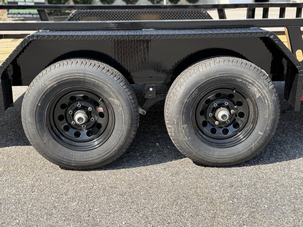 2027 LOAD TRAIL UE 83X14 TANDEM AXLE W/2' DOVE TAIL, 4' FOLDING GATE, AND SIDE LOAD RAMPS 9.99K GVWR