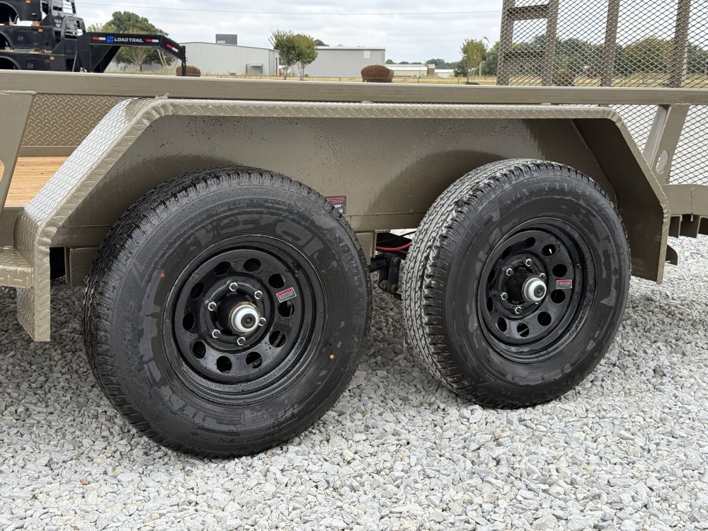 2026 LOAD TRAIL UE 83X16 TANDEM AXLE W/2' DOVE TAIL, 4' FOLDING GATE, AND SIDE LOAD RAMPS 9.99K GVWR