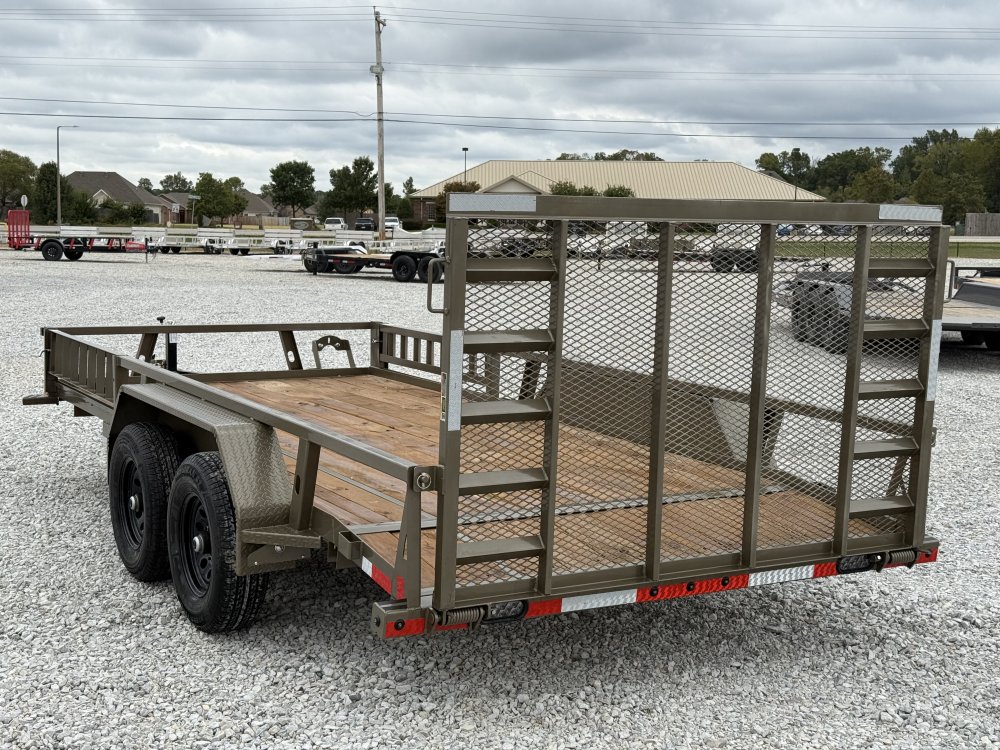 2026 LOAD TRAIL UE 83X16 TANDEM AXLE W/2' DOVE TAIL, 4' FOLDING GATE, AND SIDE LOAD RAMPS 9.99K GVWR