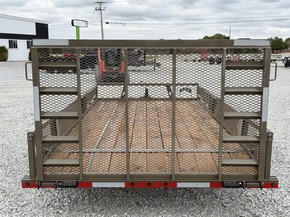 2026 LOAD TRAIL UE 83X16 TANDEM AXLE W/2' DOVE TAIL, 4' FOLDING GATE, AND SIDE LOAD RAMPS 9.99K GVWR