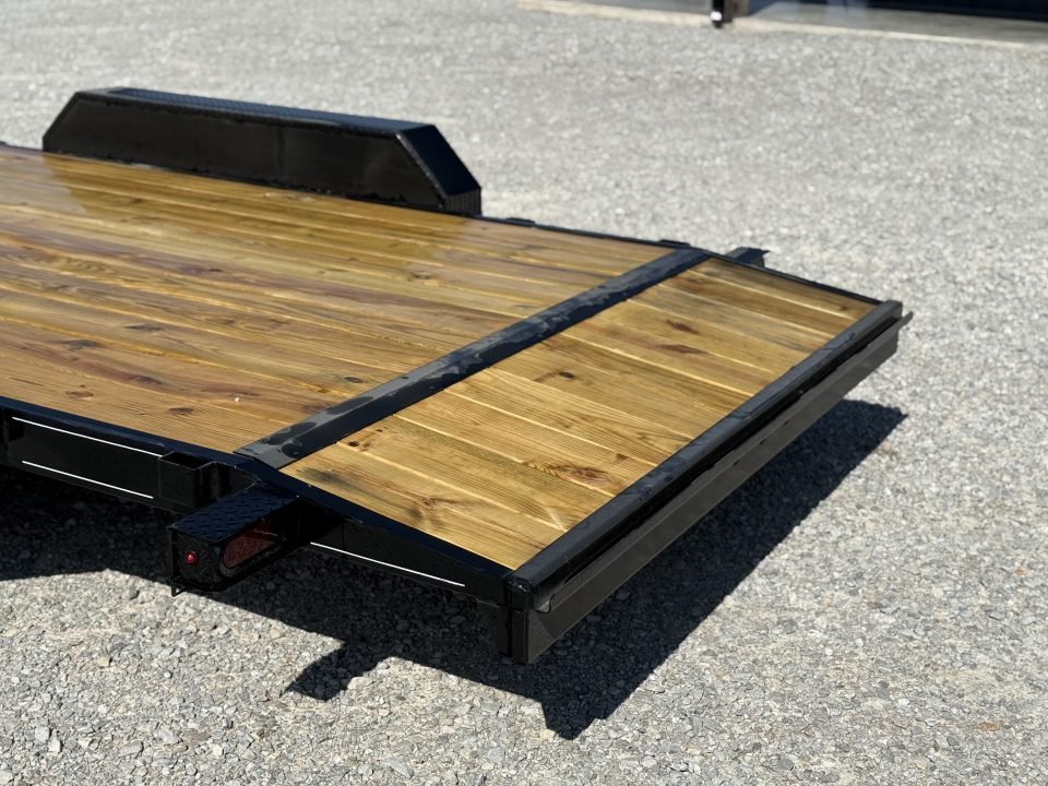 2027 MEB 83X20 / DOVETAIL / ELECTRIC BRAKE AXLE / BULLDOG COUPLER / 6.9K GVWR Car Hauler