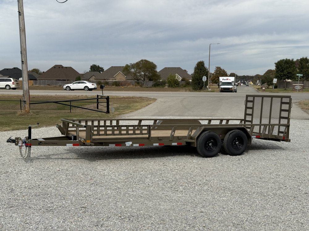 2027 LOAD TRAIL UE 83X20 TANDEM AXLE W/2' DOVE TAIL, 4' FOLDING GATE, AND SIDE LOAD RAMPS 9.99K GVWR