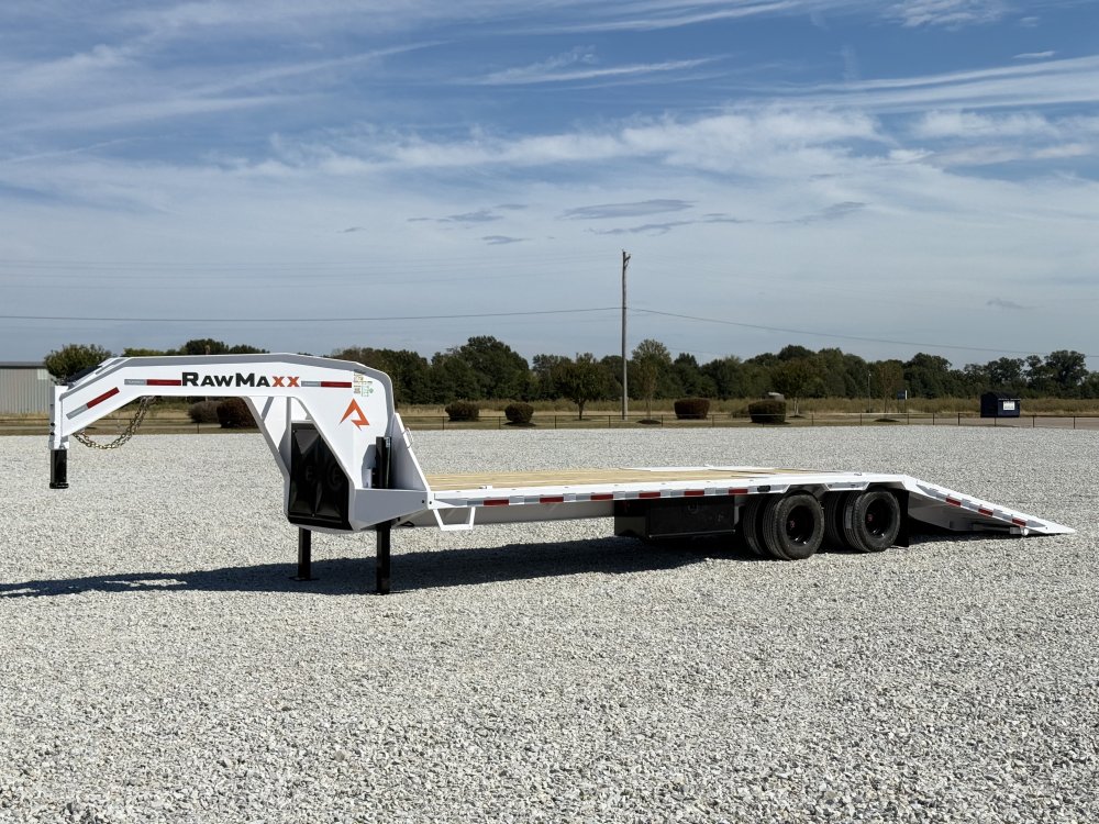 2027 RawMaxx HTX 102X32 GOOSENECK W/HYDRAULIC DISC BRAKES, HYDRAULIC JACKS, 14 PLYS, LOCKING CHAIN R