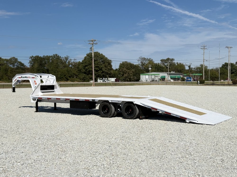 2027 RawMaxx HTX 102X32 GOOSENECK W/HYDRAULIC DISC BRAKES, HYDRAULIC JACKS, 14 PLYS, LOCKING CHAIN R